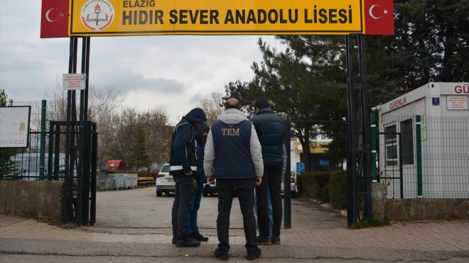 Elazığ'da polis okul önlerinde denetim yaptı