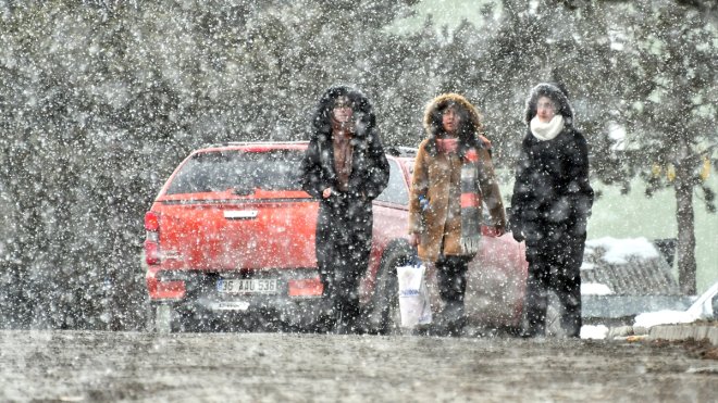 Kars'ta kar etkili oldu