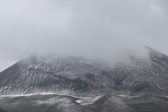 yanı bir bahar kar, başladı dağlarda Ağrı