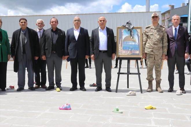 resmini öğrencileri acıların kefiyelere Gazze