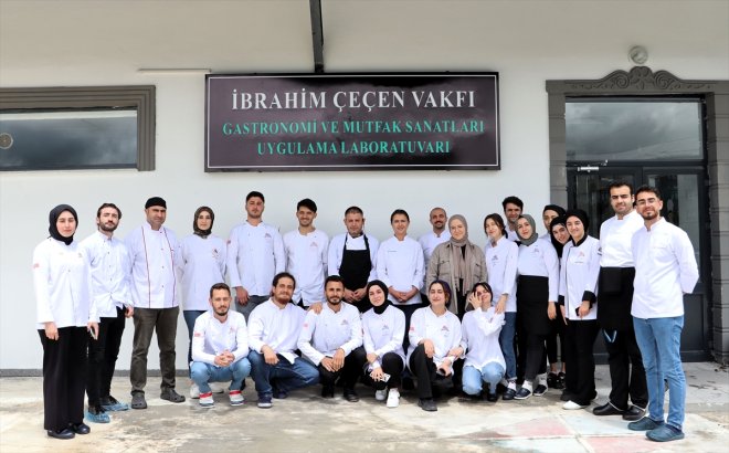 kıdemli İbrahim Çeçen eğitimi şeften gastronomi Üniversitesi