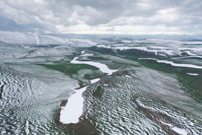 bahar düzlüklerinde yaşanıyor kış, yükseklerinde Ağrı