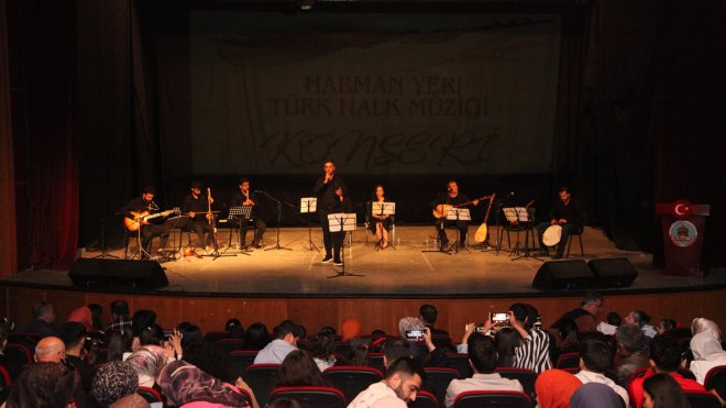 Ahlat'ta 'Harman Yeri Türk Halk Müziği' konseri düzenlendi