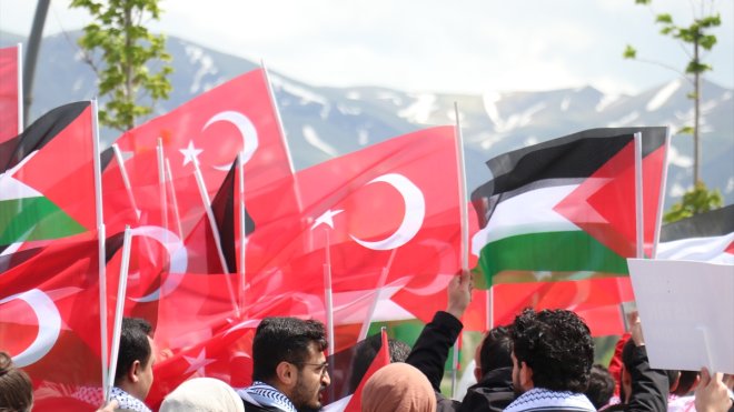 Erzurum Teknik Üniversitesi öğrencilerinden Filistin'e destek yürüyüşü