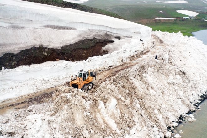 Kardan köylerine aylar kapalı dönüyorlar açılmasıyla sonra yolların 2