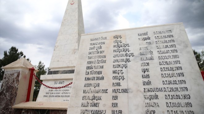 Malatya'da 2001'de askeri uçağın düşmesi sonucu şehit olan 34 asker anıldı