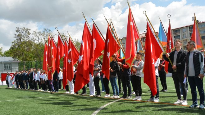 Tatvan'da 19 Mayıs Atatürk'ü Anma, Gençlik ve Spor Bayramı kutlandı