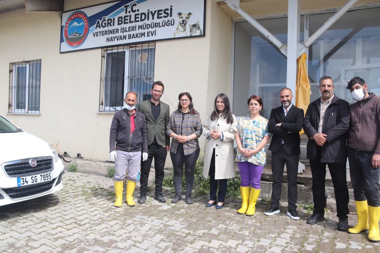 Terk Edilen Hayvan Bakım Evini Yeniliyoruz4