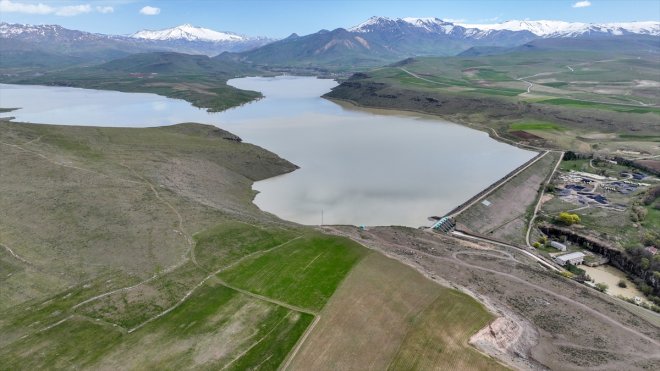 Van'daki 4 barajdan 2'si artan yağışlarla tamamen doldu