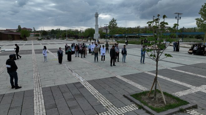 Van'da öğrenciler ve akademisyenlerin İsrail'e yönelik protesto eylemleri devam ediyor