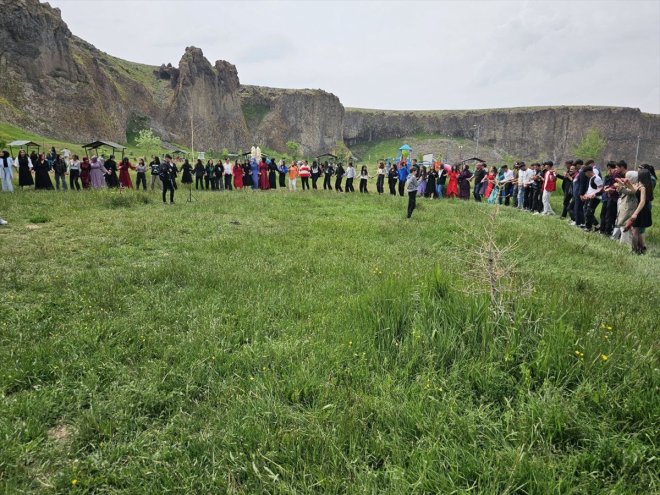 - AĞRI Lise halay etkinliklerle öğrencileri mezuniyetlerini kutladı ve 4