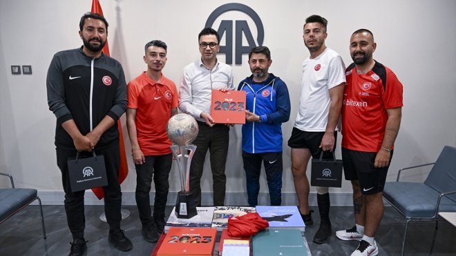 Ampute Futbol Milli Takımı, şampiyonluk kupasıyla AA'yı ziyaret etti