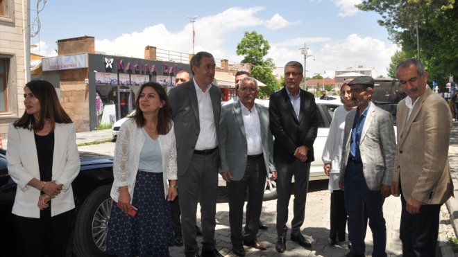 DEM Parti Eş Genel Başkanı Bakırhan, Muş ve Bitlis'te bayramlaşma programlarına katıldı