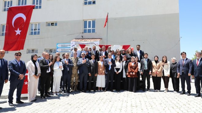 Bitlis Valisi Karaömeroğlu, mezuniyet törenine katıldı