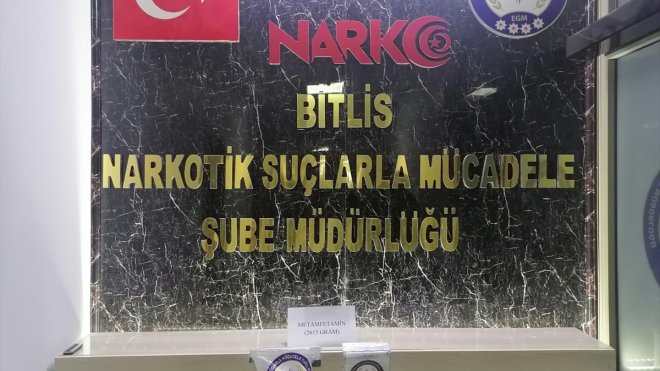 Bitlis'te yangın tüpüne gizlenmiş 2 kilo 615 gram sentetik uyuşturucu ele geçirildi