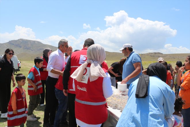 düzenlenen öncülüğünde buluştu şenliğinde Kızılay Doğubayazıt