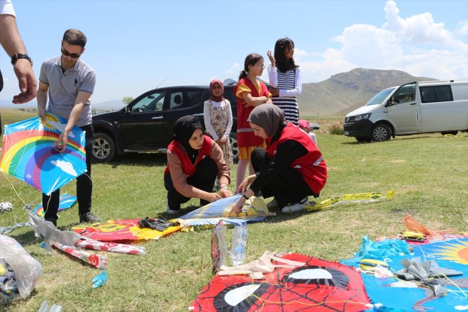 öncülüğünde öğrenciler Doğubayazıt