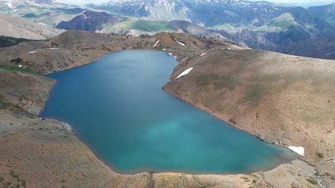 Erzincan'daki Aygır Gölü doğaseverlerin uğrak noktası oluyor