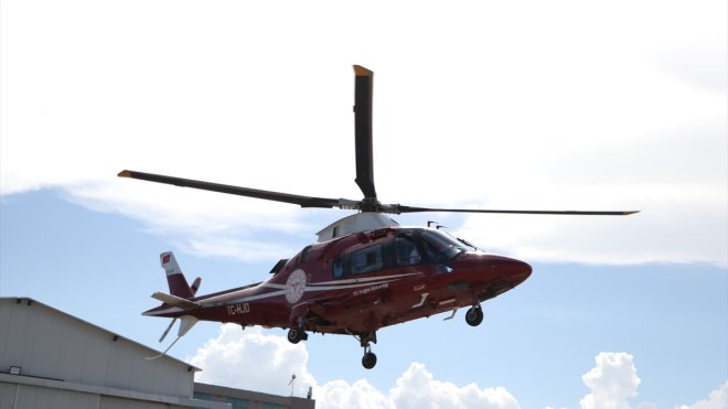 Bitki toplarken kayalıklardan düşen kadın ambulans helikopterle hastaneye yetiştirildi