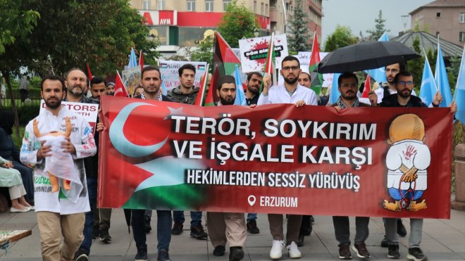 Erzurum'da sağlık çalışanları Gazze için "sessiz yürüyüş" düzenledi