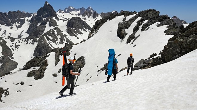 İkiyaka Dağları ve Sat Buzul Gölleri adrenalin tutkunlarını ağırladı