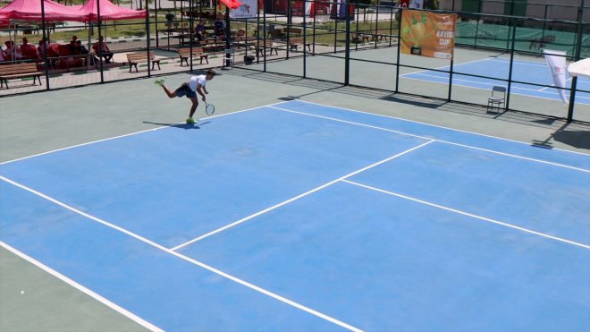 Iğdır'da yapılan Alagöz Holding 4. Kayısı Cup Tenis Turnuvası tamamlandı