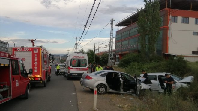 Malatya'da 2 trafik kazasında 8 kişi yaralandı