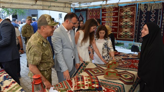 Şemdinli'de yıl sonu sergisi düzenlendi