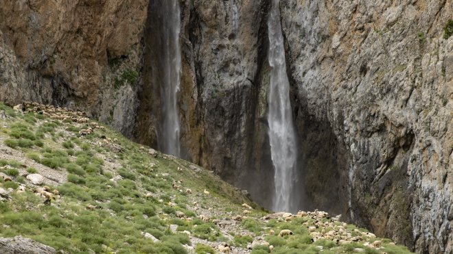 Tunceli'de 20 kilometrelik yürüyüşle ulaşılan saklı güzellik