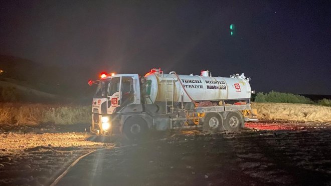 Tunceli'de buğday tarlasında çıkan yangın söndürüldü