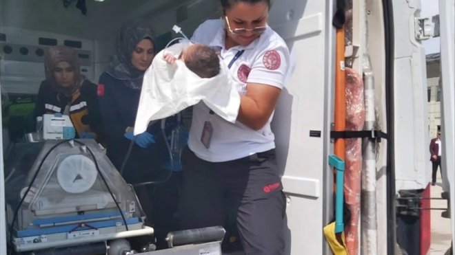 Van'da kalp yetmezliği olan bebek, ambulans uçakla İstanbul'a sevk edildi