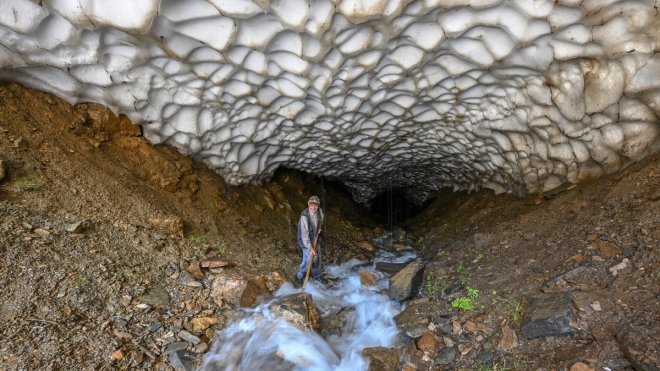 Kışın düşen çığ, yazın tarlalara 'can suyu' oldu