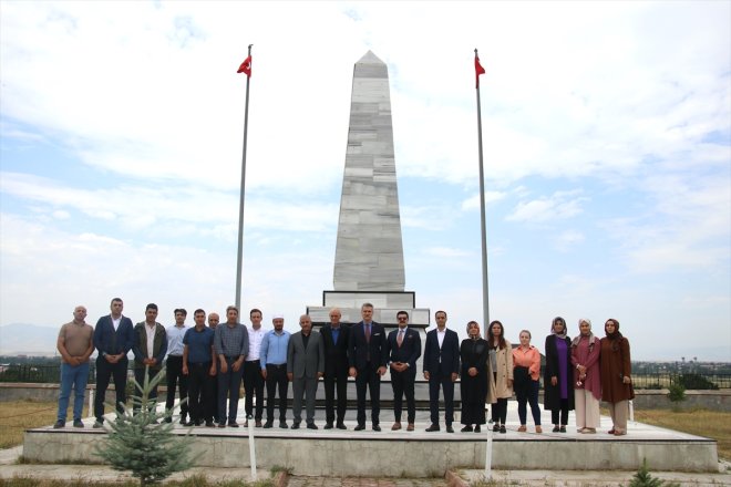 etti Çalış, Ağrı Başsavcısı şehitliği Cumhuriyet ziyaret 4