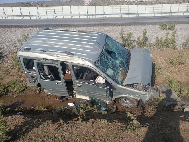 ticari araçtaki kişi yaralandı Ağrı