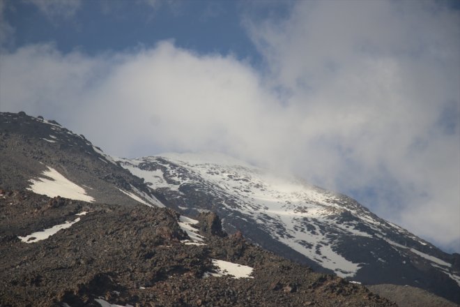 Kadına dikkati için Dağı