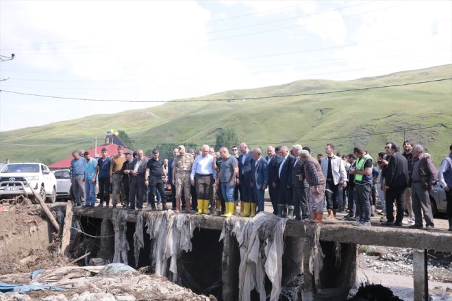 Koç, köyde selden etkilenen incelemelerde bulundu Valisi Ağrı 1