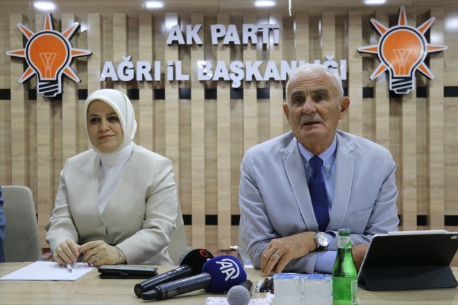 AK Parti Genel Başkan Yardımcısı Yılmaz, partisinin Ağrı'daki toplantısında konuştu: