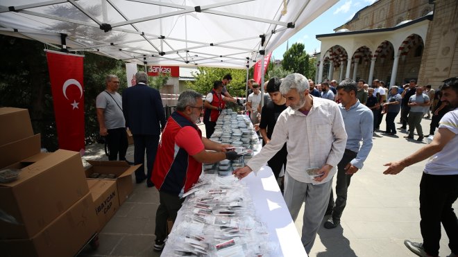 Diyarbakır, Bingöl, Batman ve Mardin'de aşure ikram edildi