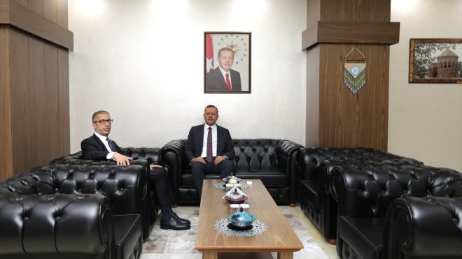 Bitlis İl Genel Meclisi Başkanı Akın'dan BEÜ Rektörü Elmastaş'a ziyaret