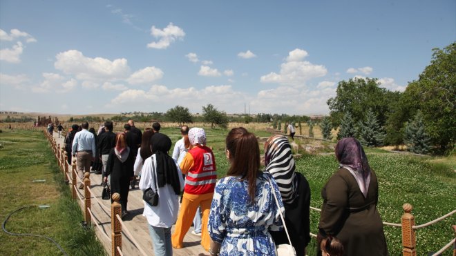 Bitlis'te 'İlimizi Tanıyalım Anneler' projesi