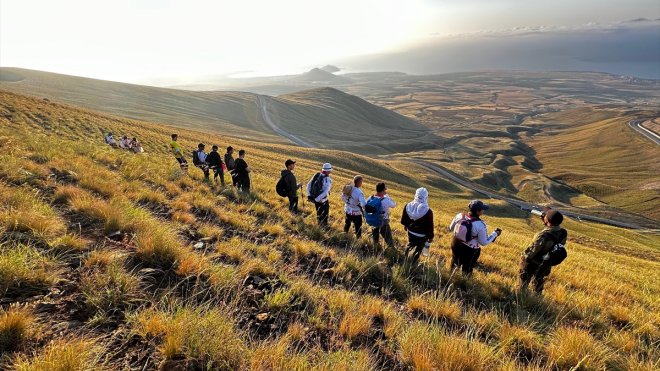 Bitlis'te 'Nemrut Kalderası Çanak Yürüyüşü' etkinliği yapıldı