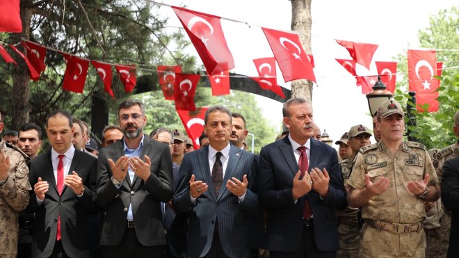 Bitlis'te '15 Temmuz' dolayısıyla şehitlik ziyaret edildi