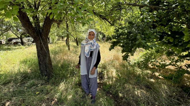 Asırlık İmoş nine bahçesinden kopamıyor