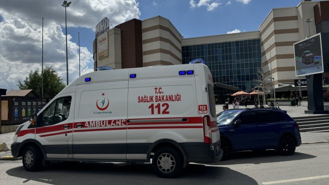 Erzurum'da alışveriş merkezinde çıkan bıçaklı kavgada 2 kişi yaralandı