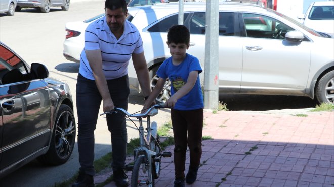 Erzurumlu 'Mahmut Usta' 60 yıldır bisiklet tamiriyle çocukları sevindiriyor