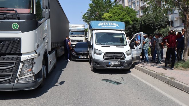 Iğdır'daki zincirleme kazada 6 araç hasar gördü