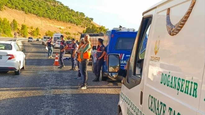 Malatya'da aracın lastiğini değiştirirken otomobilin çarptığı kişi öldü