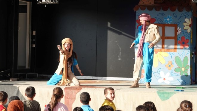 Malatya'da depremzede çocuklar için tiyatro sahnelendi