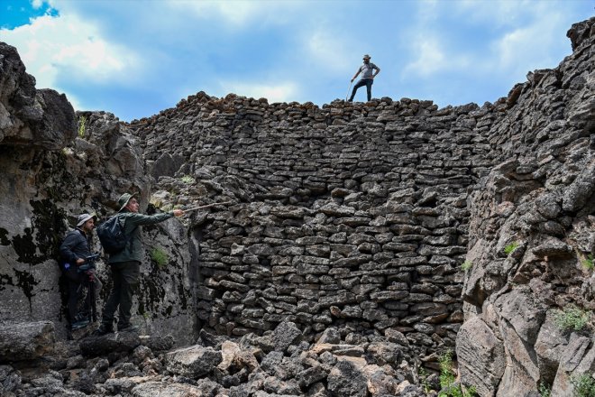 Tendürek kayaları görüntülendi gizemli inşa Dağı