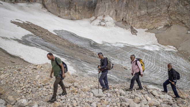 Munzur Dağları'ndaki Şahintaşı Buzulu doğaseverlerin yeni rotası oldu